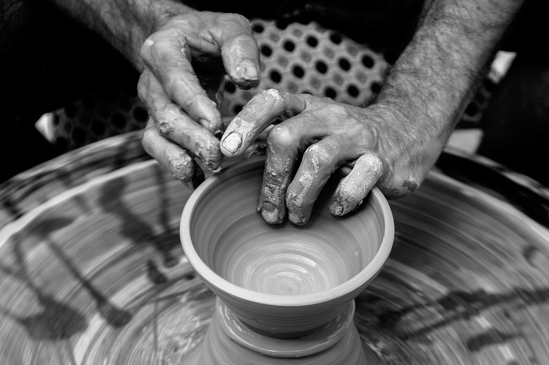 pot, arm, photography, occupation, blanco y negro, shadow, skill, expertise, 4K, preparation, craftsperson, human body part, ceramic, pottery, art and craft