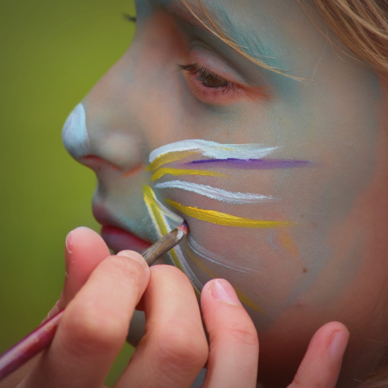 portrait, hand, holding, front view, child, person, human hand, face paint, one woman only, people, real people, adult, adults only, s, close-up, face