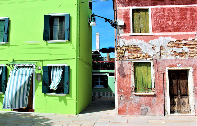 outdoors, alley, stone-built house, old, fishing village, the venice lagoon, no people, crowded, multi colored, shadow, old house, city, residential district