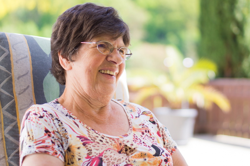 smiling, old Person, senior, grandma, retirement, seniors, people, senior adult, happiness, focus on foreground, lifestyles, eyeglasses, grandmother, women