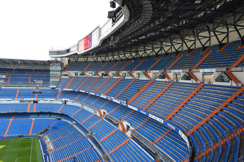 players, outdoors, built structure, kick off, club, seats, travel destinations, santiago bernabeu, prato, audience, fans, pattern, turf, landscape, roof tile