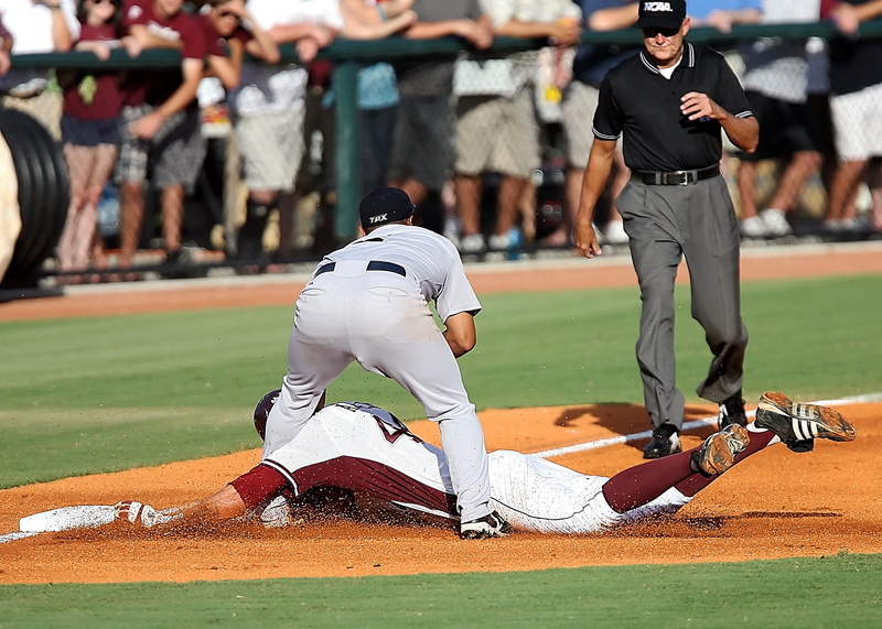 incidental people, Baseball, youth League, action, real people, sports team, competition, athlete, stadium, sports official, base, team Sport, Third Base
