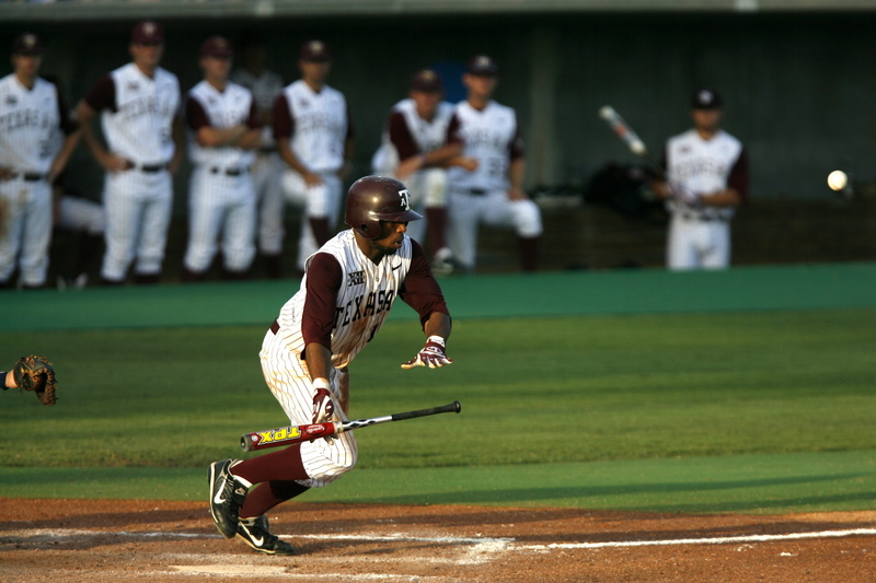 american, real people, baseball uniform, Hit, young adult, plate, play, sportsman, male, sports team, college, home, infield, group of people, action, batting