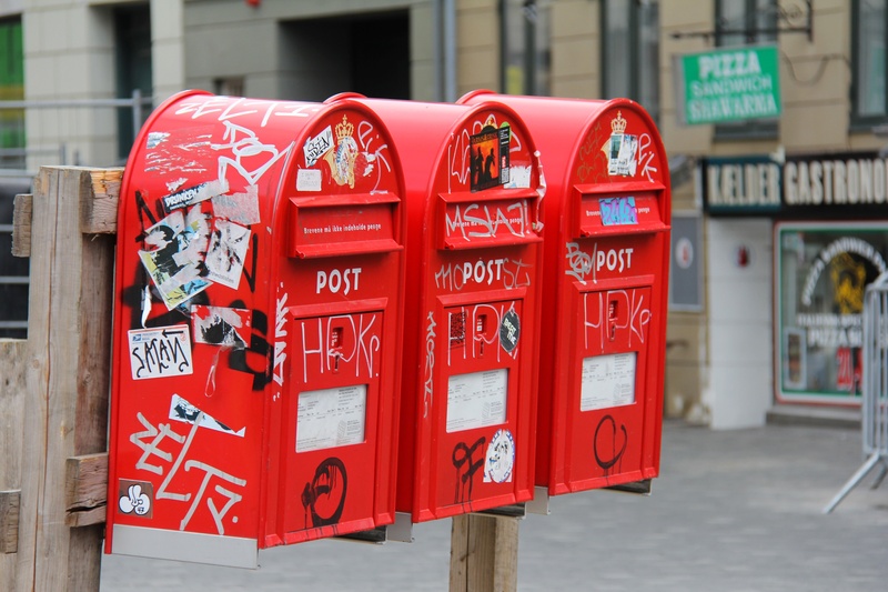2K, red, three, focus on foreground, city, mailboxes, text, letter boxes, building exterior, no people, post box, communication, letter, outdoors, telephone