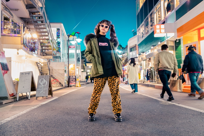 sunglasses, women, green, pants, sleeve, one person, road, city, built structure, lifestyles, architecture, standing, casual clothing, warm clothing, japan