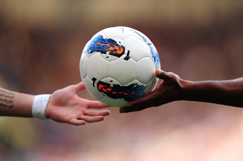 adult, human arm, men, human limb, 2K, responsibility, people, day, multicolored, human hand, Chelsea, two people, soccer, EPL, The Premier League, close-up
