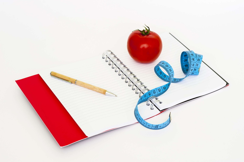 sharp, group of objects, fit, healthy, needle, notices, syringe, white, tomato, white background, body, dieting, blue, loss, fat, no people, overweight