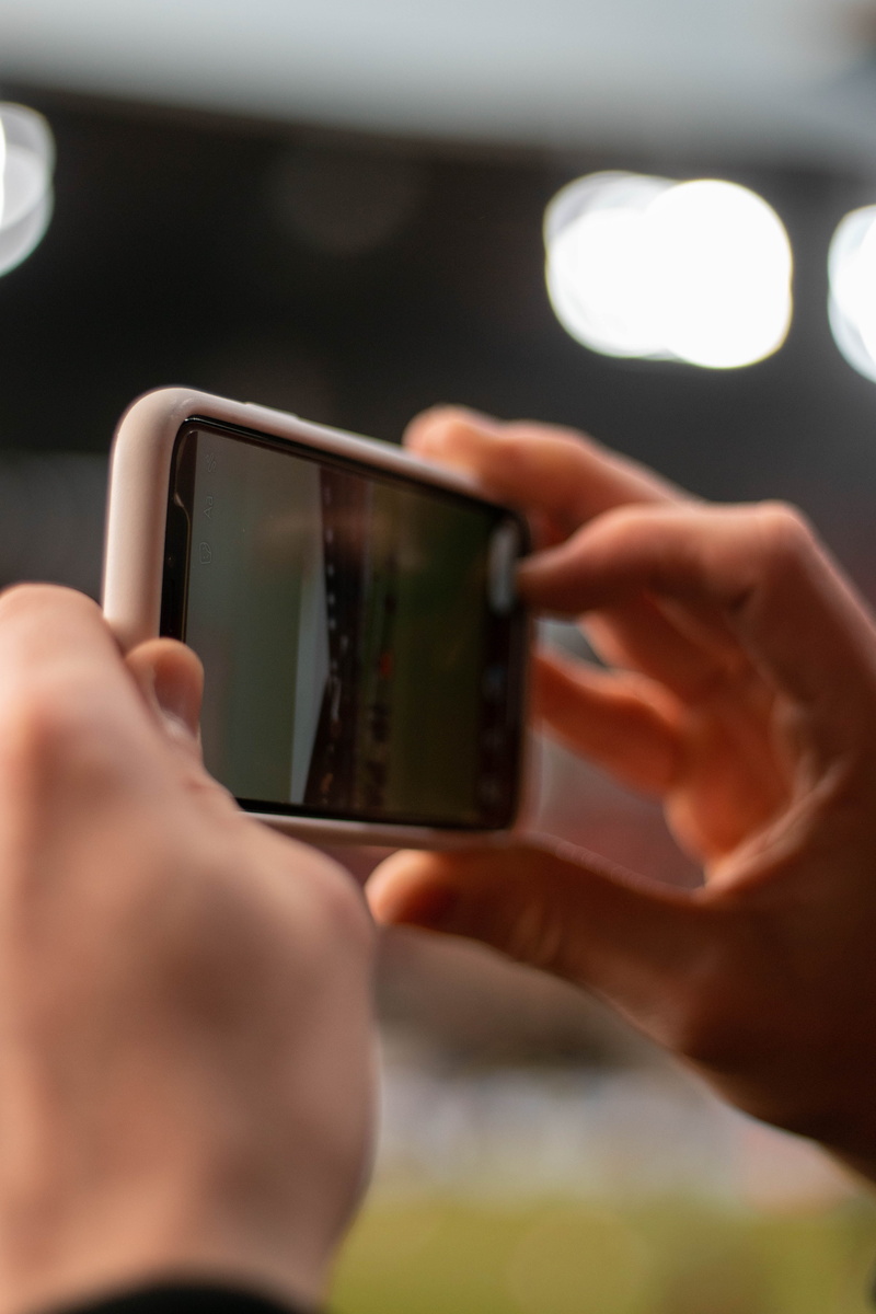 digital camera, firefly, connection, holding, contact lens, foot, invertebrate, 5K, cell phone, technology, mobile phone, photography themes, wireless technology