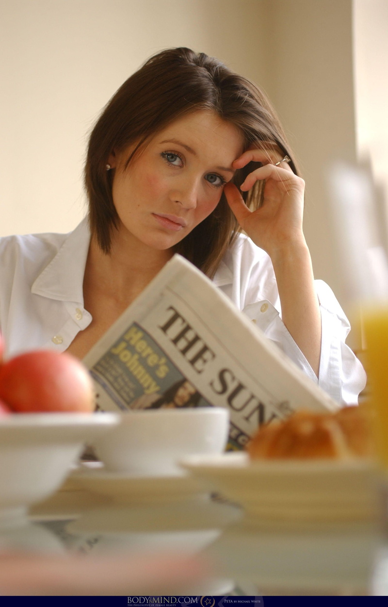 breakfast, two people, young adult, food, young women, paper, females, meal, newspapers, morning, holding, model, 2K, headshot, food and drink, activity