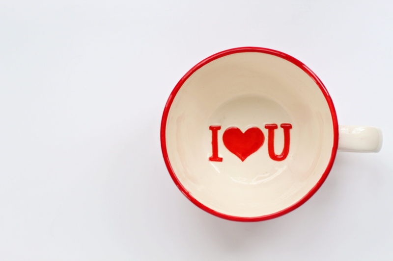 close-up, valentines day - holiday, indoors, Background, decoration, single object, drink, positive emotion, valentine, circle, 5K, studio shot, geometric shape