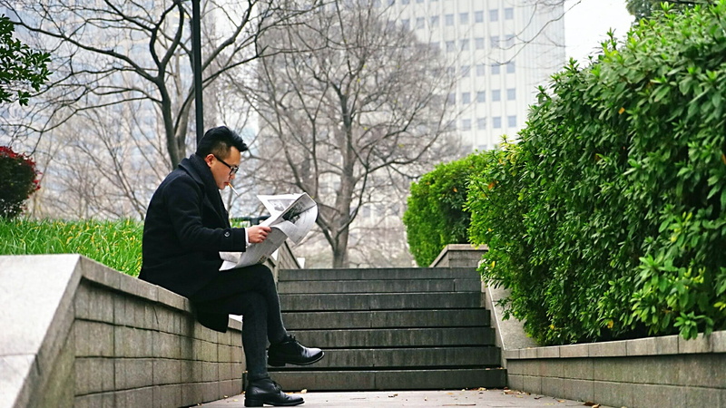 daylight, relaxation, leisure activity, china, plant, nature, day, full length, three quarter length, real people, grass, newspaper, people, bench, one person
