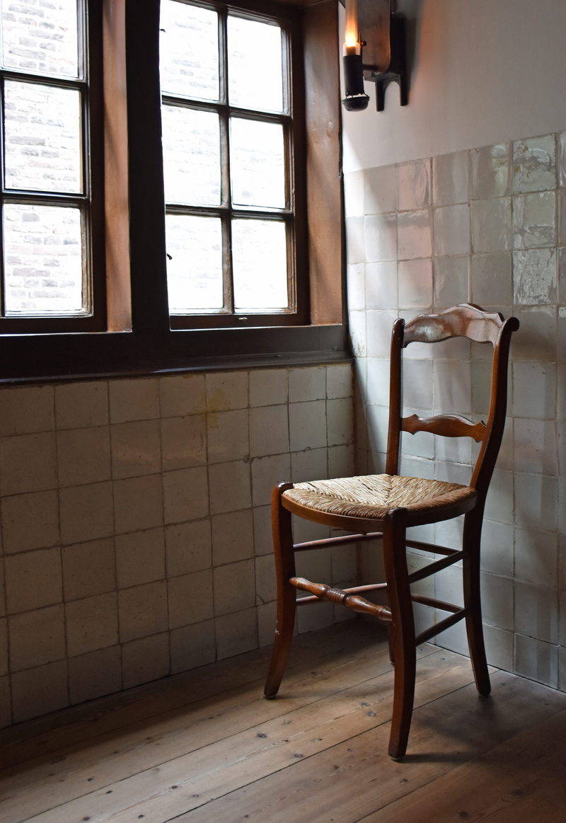 wood - Material, old-fashioned, Chair, Rest, alone, sit, home Interior, look, blank, wall - building feature, Silent, old, home, wall, architecture, architecture And Buildings