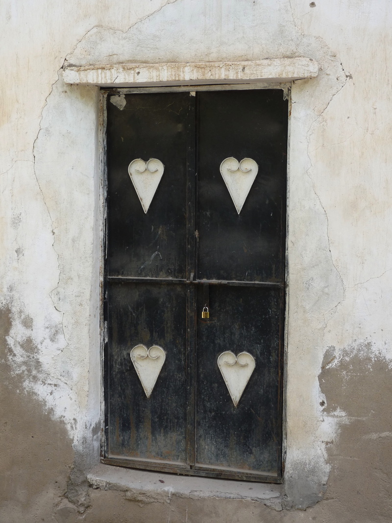 feelings, old, input, love, 2K, heart, black, tourism, shape, symbol, design, positive emotion, emotion, door, day, holiday, village, pattern, no people