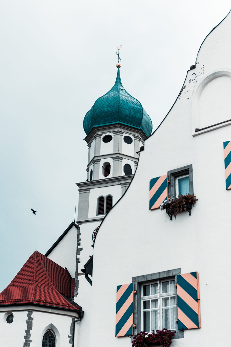 patriotism, low angle view, religion, feeling, nature, white, travel, photo, shot, built structure, jairiph, building, steeple, bird, spire, no people