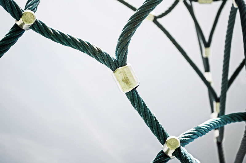 day, knot, nautical, connection, playground, rig, architecture, alloy, link, Strength, 1080P, attached, metal, Rope, fence, focus on foreground, close-up