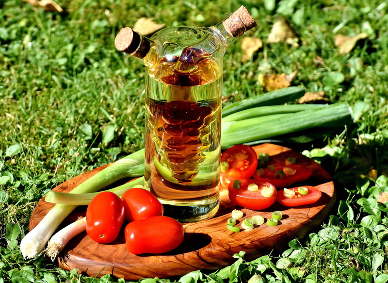 drinking glass, delicious, no people, onions, fruit, salad, eat, choppingboard, healthy eating, green color, red, grass, wellbeing, healthy, tomatoes, oil