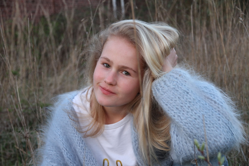 head, looking at camera, young adult, only women, sweater, hairstyle, young women, face, younger, blonde, casual clothing, women, contemplation, outdoors