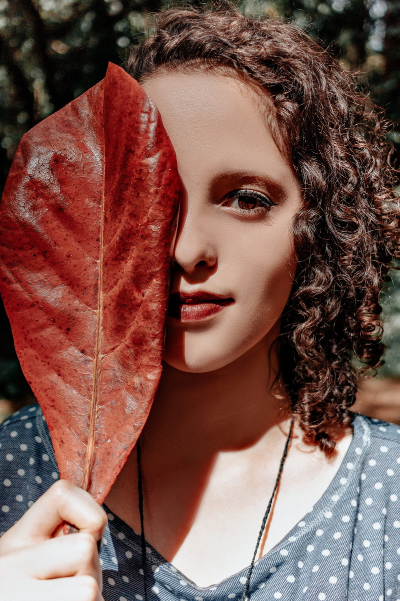adult, women, skin, right, focus, female, lips, lifestyles, daylight, human body part, outdoors, bokeh, covered, holding, 5K, beauty, depth of field, portrait