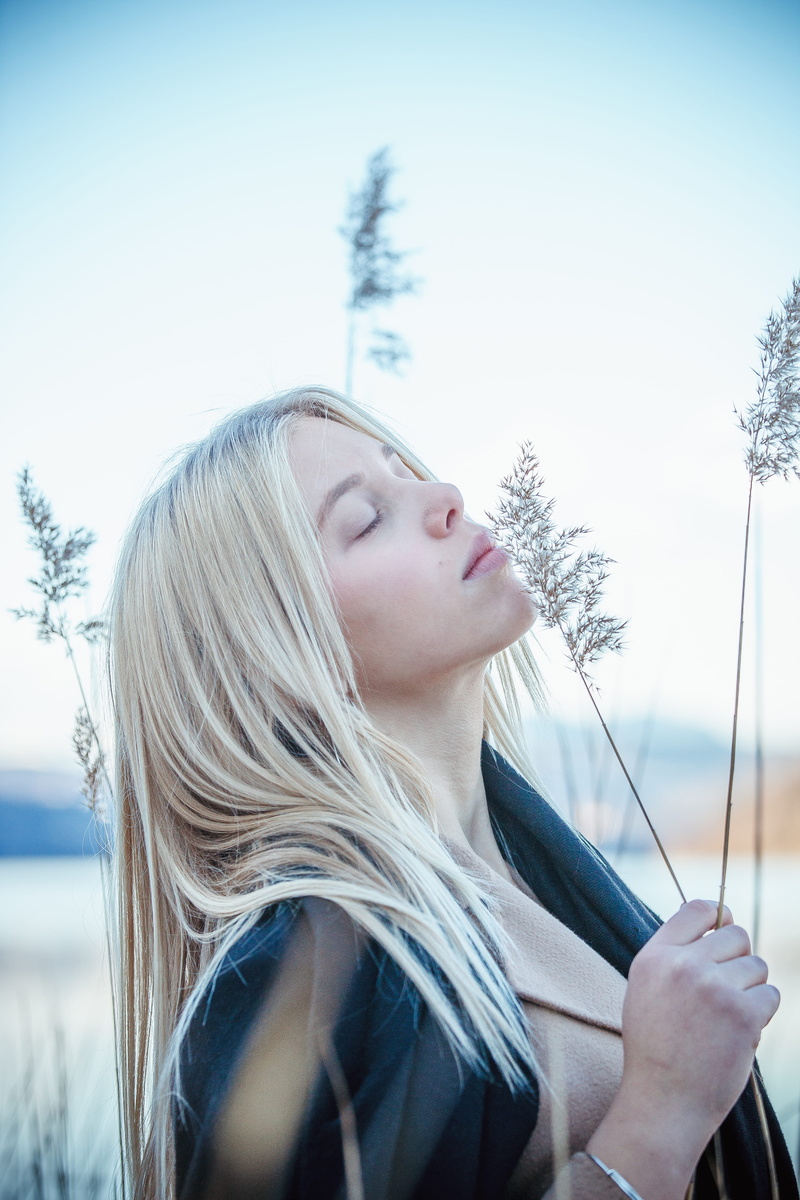 daytime, young women, hair, leisure activity, women, closing, contemplation, lifestyles, warm clothing, female, leaves, portrait, photo, plant, young adult