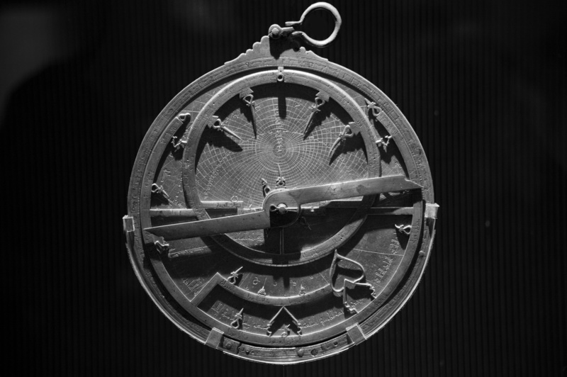 indoors, minute hand, astrolabe, high angle view, antique, day, close-up, 4K, circle, no people, science, shape, luxury, clock, clockwork, transportation