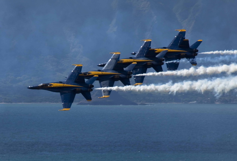 demonstration squadron, flight, military Airplane, airplanes, war, air show, no people, smoke - physical structure, mode of transportation, fighters, blue