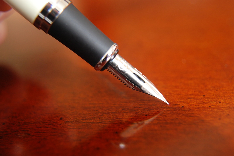 fountain, close-up, 2K, paper, alloy, antique, macro, signature, no people, backgrounds, silver, write, office, text, sharp, handwriting, fountain pen