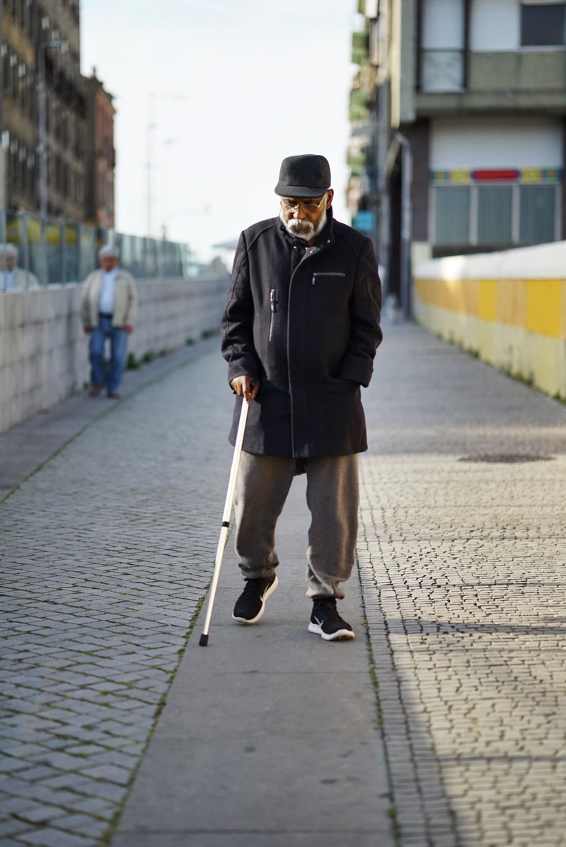 casual clothing, walking stick, outdoors, men, recover, architecture, pensioners, city, think, old, front view, well read, close, clothing, hospital, transportation