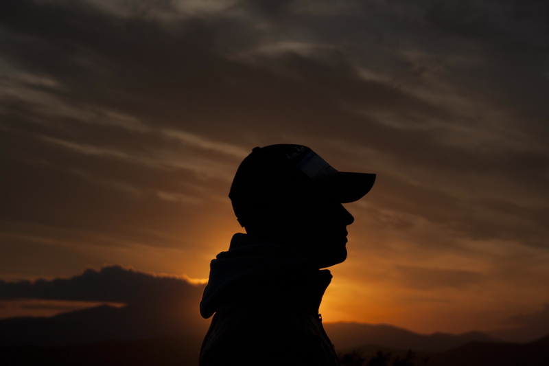 beauty in nature, silhouette man, orange color, photo, people, lifestyles, sun, cap, tranquility, man, scenics - nature, leisure activity, guy, standing