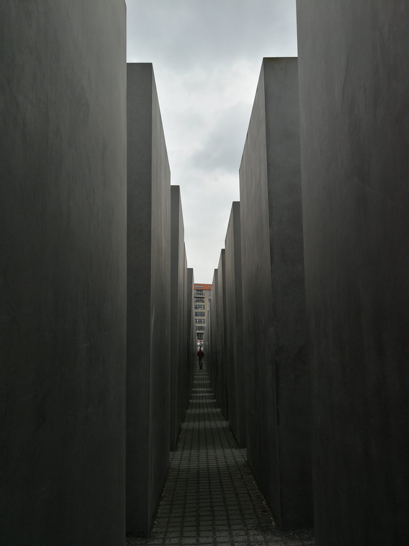 sky, alley, building, in a row, diminishing perspective, war memorial, no people, building exterior, travel destinations, outdoors, city, built structure
