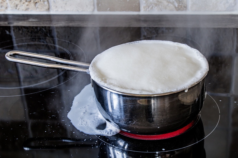 induction stove, milk splash, annoying, alloy, cooking utensil, heiss, silver colored, food and drink, milk, foaming milk, preparation, kitchen utensil
