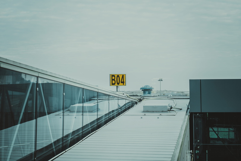 transportation system, light, metal, 4K, glass panels, bridge - man made structure, airport, architecture, direction, urban, white, daylight, modern, nature