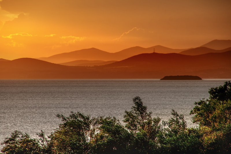 mountain, brown, island, environment, plant, lichtspiel, sky, mountain range, abendstimmung, orange, sea, non-urban scene, 4K, orange color, sunbeam, waters