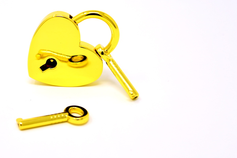 valentine, trust, herzchen, communication, luck, cut out, symbol, white background, connection, valentines day, studio shot, no people, yellow, indoors