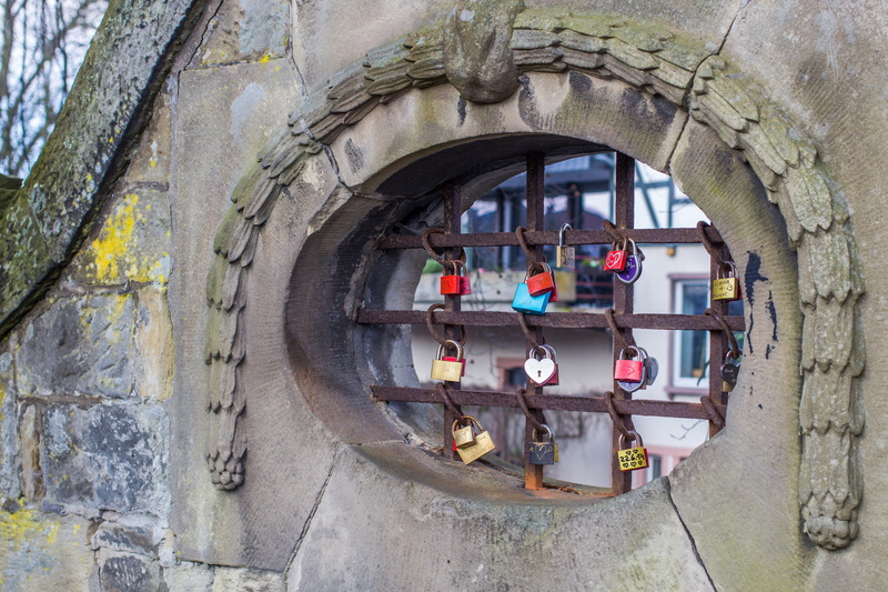 herzchen, capping, germany, promise, feelings, eternal love, Romantic, grid, building exterior, solid, padlock, bridge, arch, wall - building feature, castle