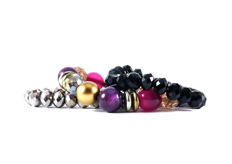 collection, necklace, copy space, precious gem, decoration, gorgeous, shiny, elegance, gold, no people, vintage, expensive, close-up, pearl jewelry, elegant