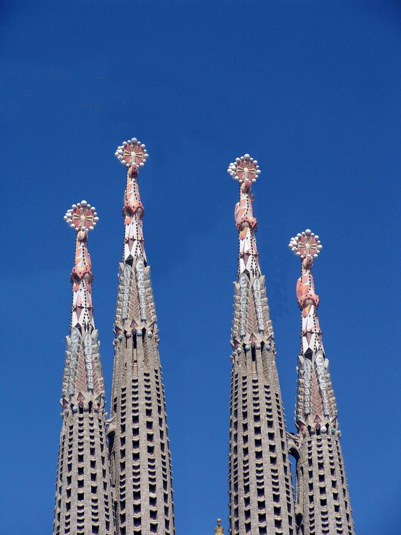 no people, spire, world heritage, four, pointed, copy space, tower, gray, la sagrada familia, building exterior, day, church, city, modern, travel, blue