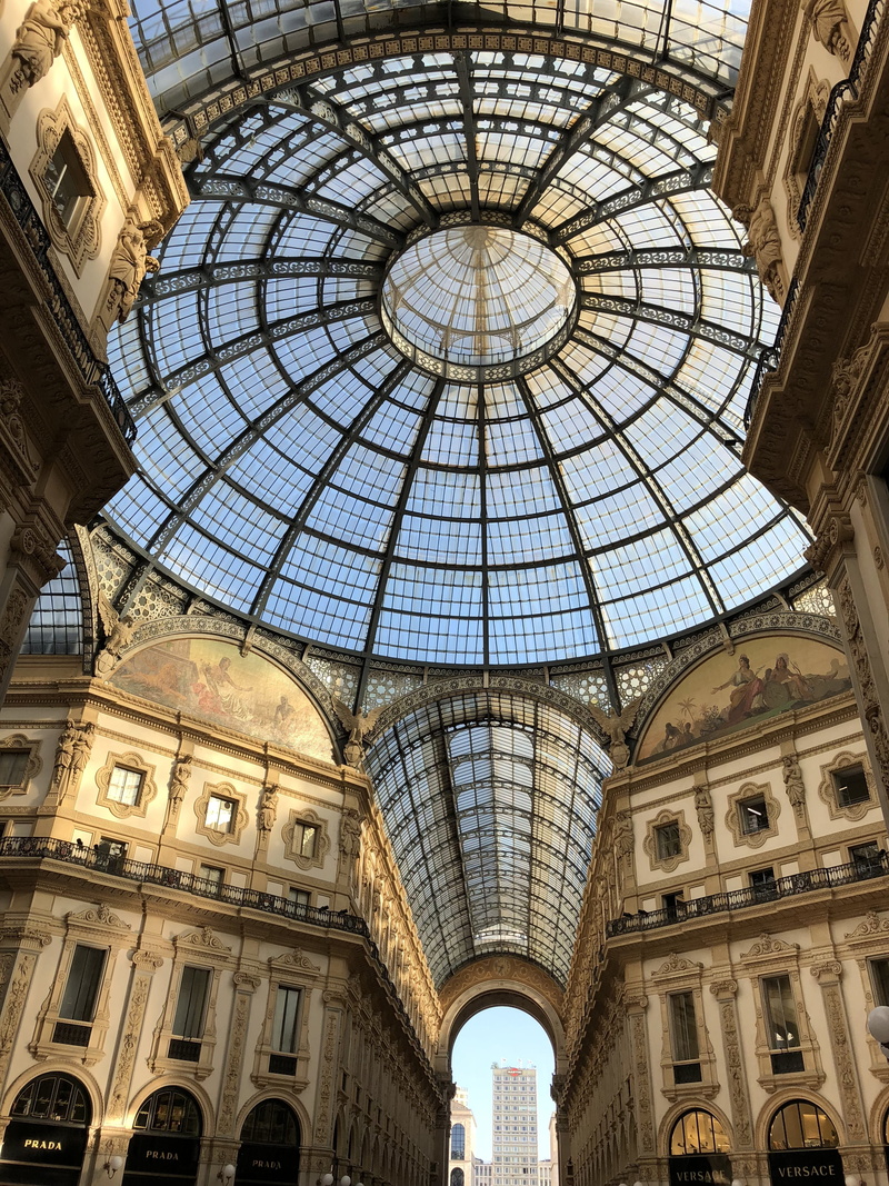 tourism, architectural feature, pattern, indoors, dome, directly below, architectural column, no people, milano, 4K, luxury, the past, ornate, built structure