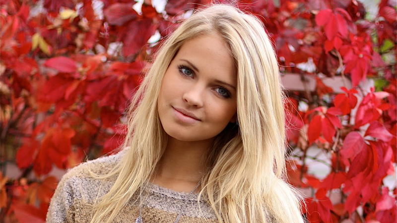 nice girl pic 1920x1080, women, outdoors, young adult, autumn, beautiful people, looking at camera, straight hair, plant, leaf, beautiful woman, 1080P