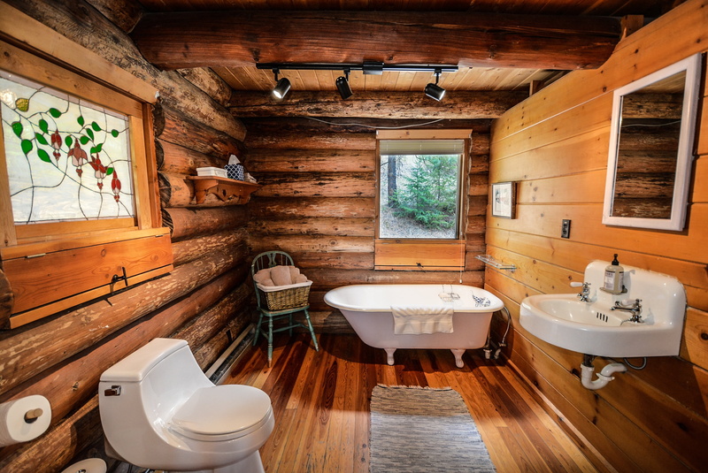 no people, construction, luxury, ceramic, timber, rural, faucet, absence, log, toilet, architecture, sink, rustic, home, domestic bathroom, inside, room
