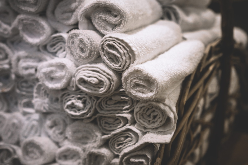 backgrounds, art and craft, textile, luxury, bath towels, black-and-white, solid, indoors, day, 5K, basket, bath, selective focus, focus on foreground