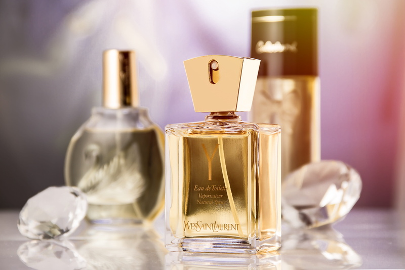 selective focus, classic, wealth, elegant lifestyle, decoration, perfume, wellness, preparation, food, focus on foreground, drink, modern, liquid, perfume bottle