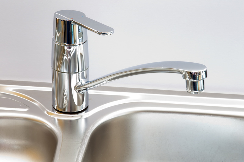 clean, modern, running water, domestic kitchen, domestic room, interior, 5K, domestic bathroom, metal, steel, shiny, alloy, silver, stainless steel, bathroom