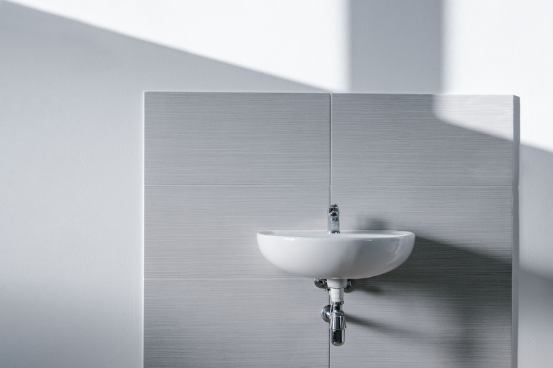 interior, day, toilet, bathroom, simplicity, tile, tap, gray, 5K, home, architecture, chrome, washbasin, indoors, absence, sink, reflection, clean, shadow