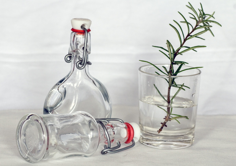 leaf, glass, 4K, water, bottles, container, no people, drinking, clear, still life, vase, close-up, home interior, jar, glass - material, household equipment