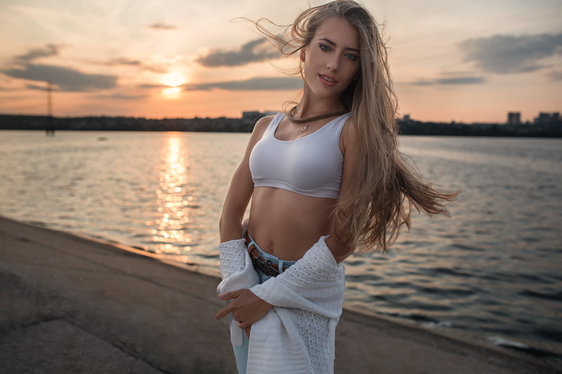 hair, young adult, young women, beautiful woman, leisure activity, hairstyle, long hair, women outdoors, one person, lifestyles, sea, standing, sky, beach