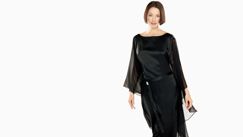 Ashley Judd, looking at viewer, women, satin, 4K, black dress