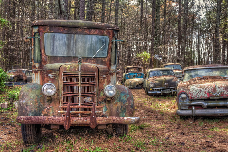 ruined, land, motor vehicle, 5K, transportation, no people, old, damaged, land vehicle, outdoors, tree, obsolete, car, day, run-down, mode of transportation