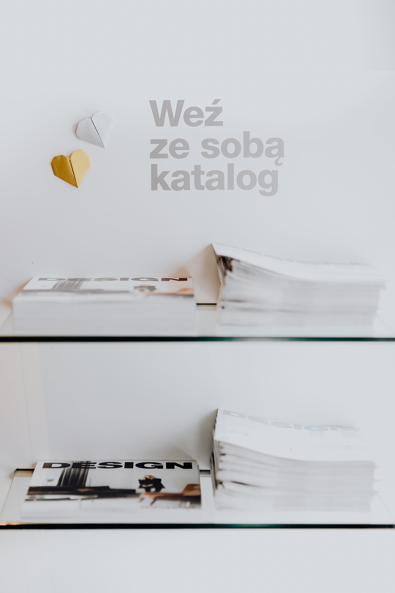 table, group of objects, catalog, western script, newspapers, paper, catalogue, absence, business, reader, arrangement, publication, no people, group, stack