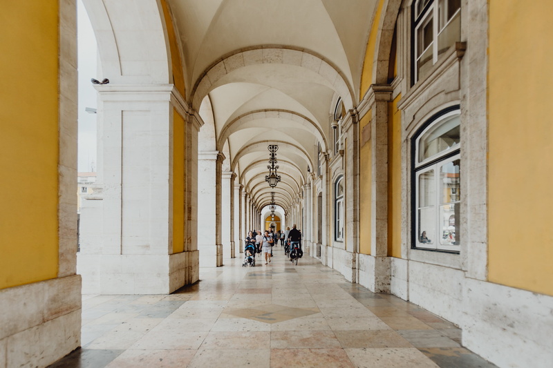 tiled floor, men, built structure, historic, de, day, augusta, ceiling, the past, women, history, arch, indoors, the way forward, la, walking, portugal