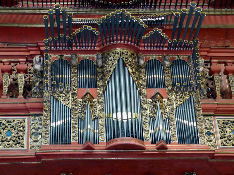 building, travel destinations, no people, coimbra, music, organ, belief, the past, sound, arts culture and entertainment, spirituality, pipe organ, musical equipment